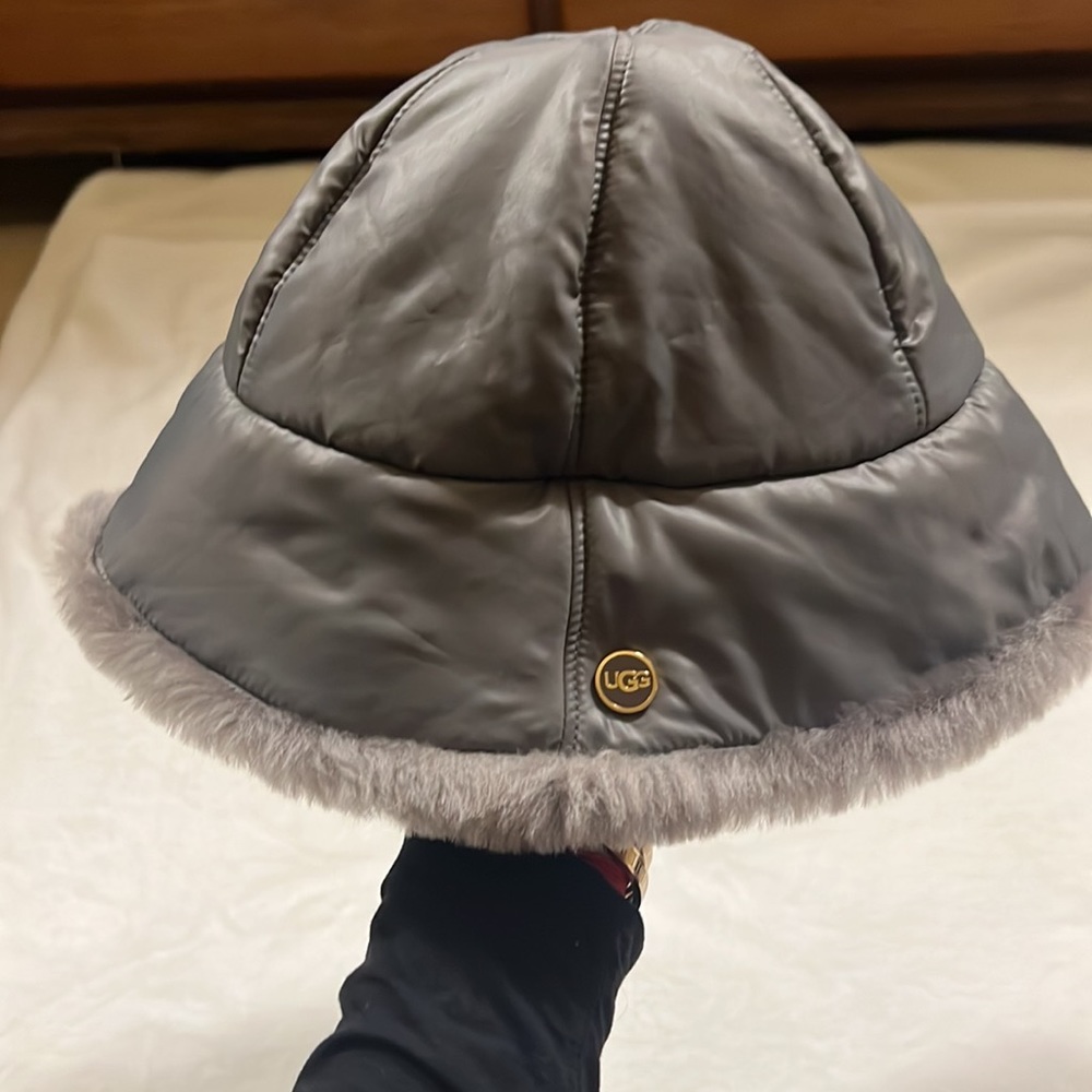 Super cute UGG bucket hat